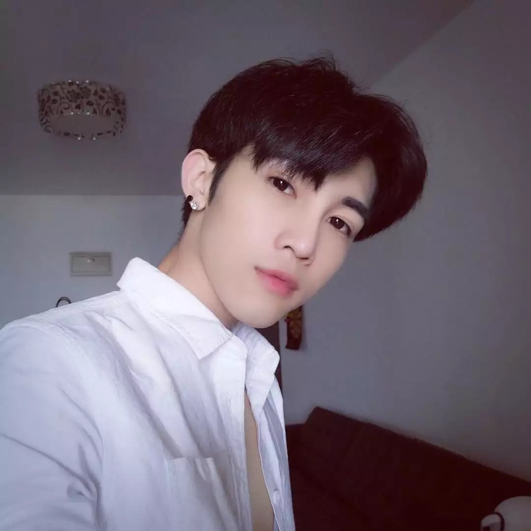 包荷阳婕