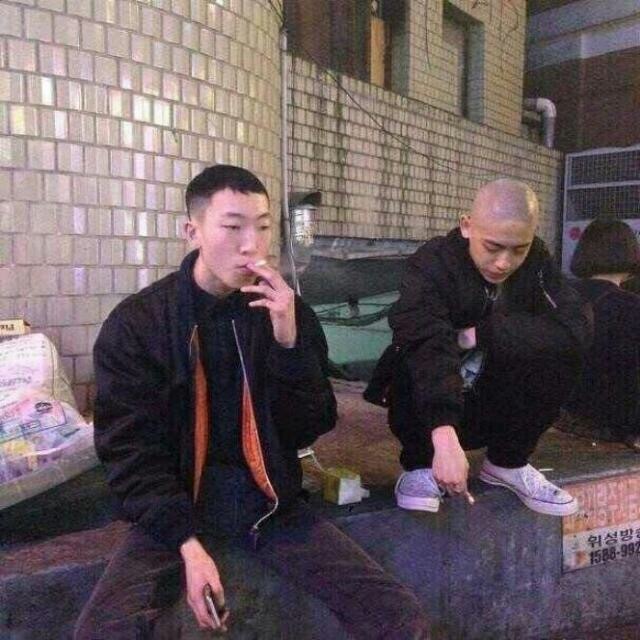 荣勤纯若